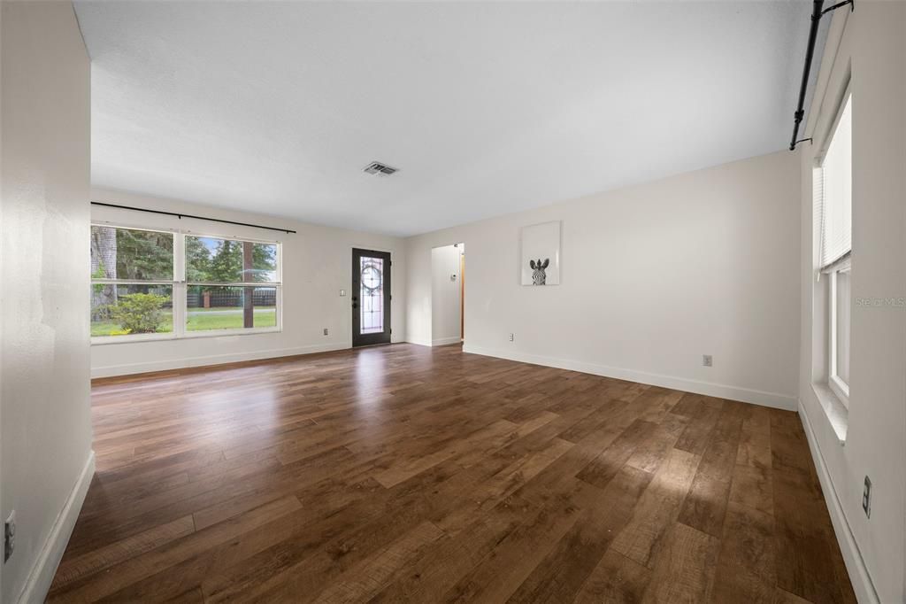For Sale: $245,000 (3 beds, 2 baths, 1692 Square Feet)