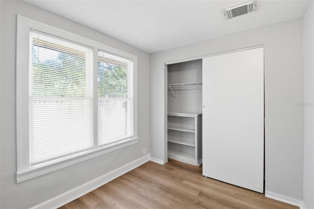На продажу: $319,999 (4 спален, 1 ванн, 1180 Квадратных фут)