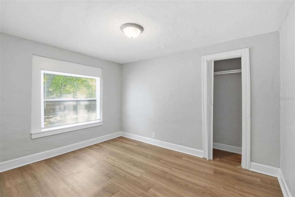 На продажу: $319,999 (4 спален, 1 ванн, 1180 Квадратных фут)