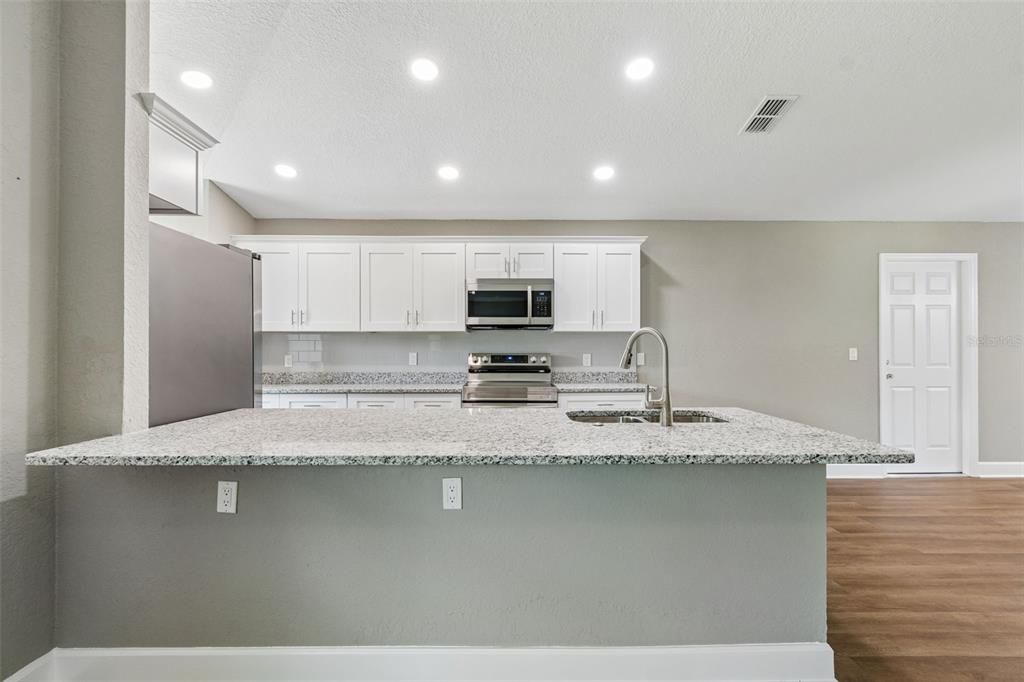 En Venta: $449,999 (3 camas, 2 baños, 1384 Pies cuadrados)
