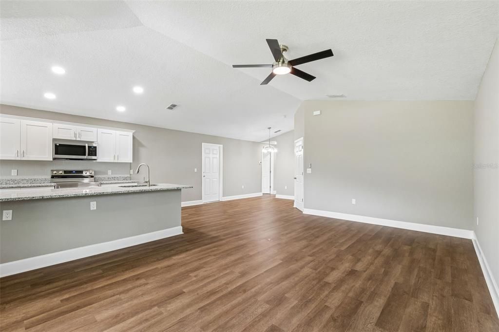 En Venta: $449,999 (3 camas, 2 baños, 1384 Pies cuadrados)