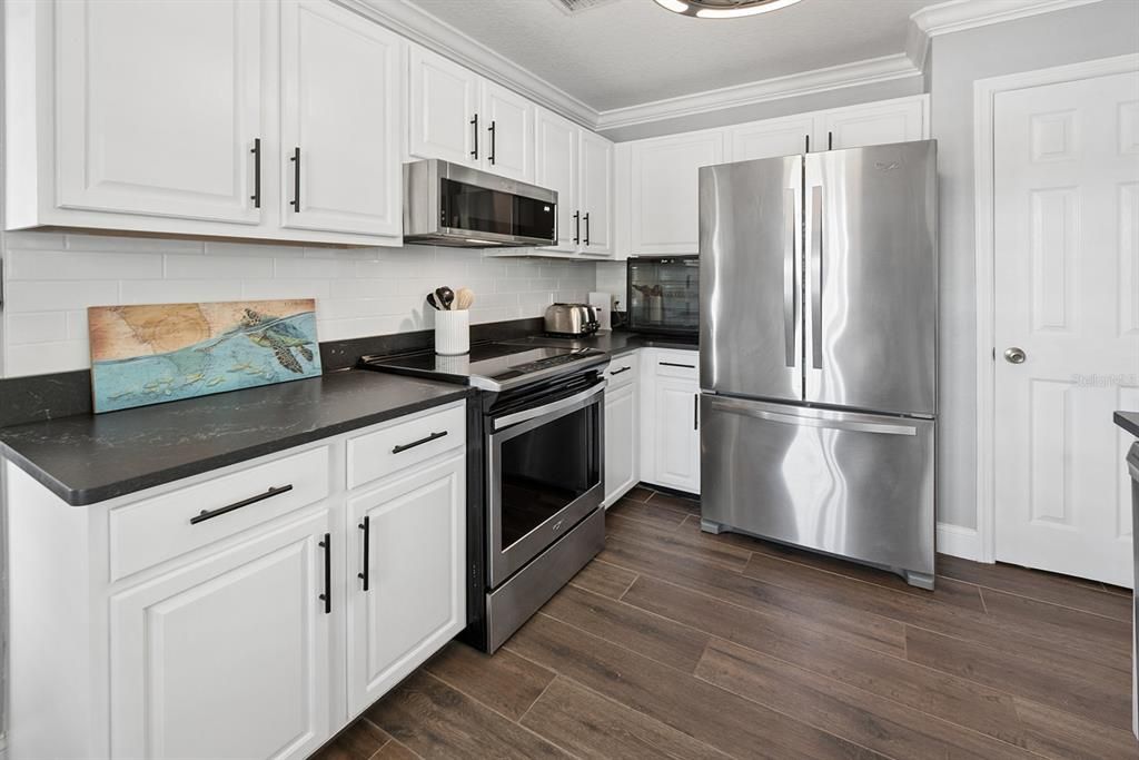 For Sale: $698,000 (3 beds, 2 baths, 1300 Square Feet)