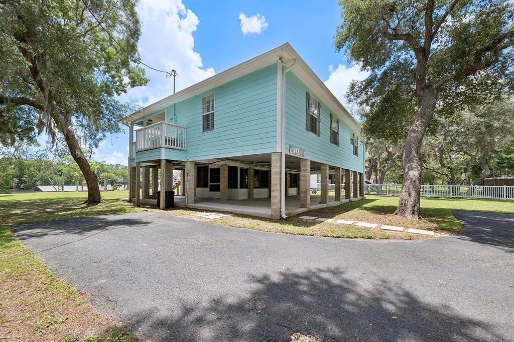 For Sale: $698,000 (3 beds, 2 baths, 1300 Square Feet)