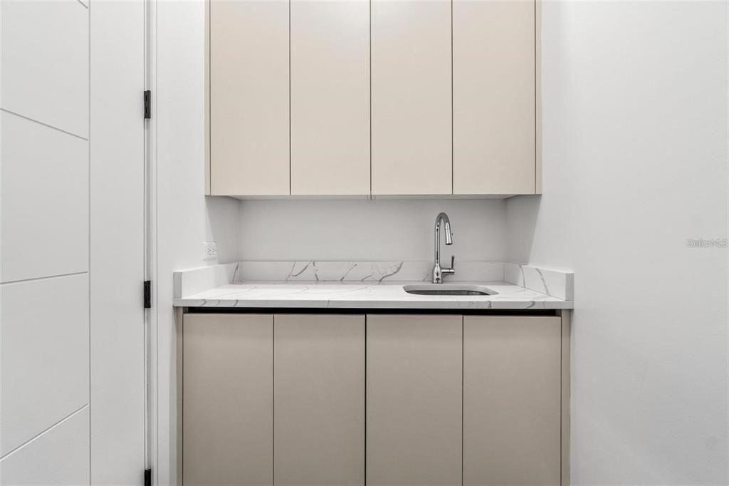 For Rent: $4,500 (4 beds, 3 baths, 3000 Square Feet)