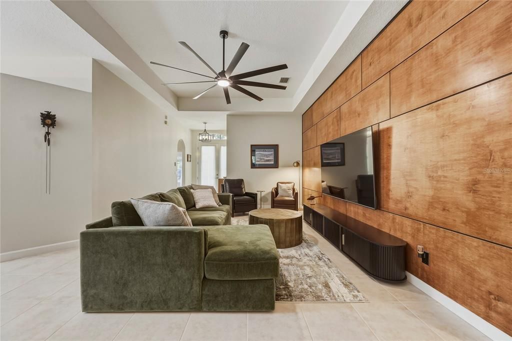 На продажу: $394,995 (3 спален, 2 ванн, 1831 Квадратных фут)