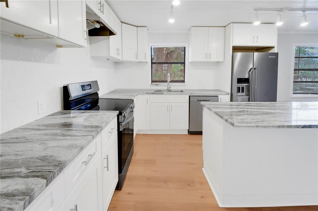 En Venta: $400,000 (4 camas, 2 baños, 1288 Pies cuadrados)