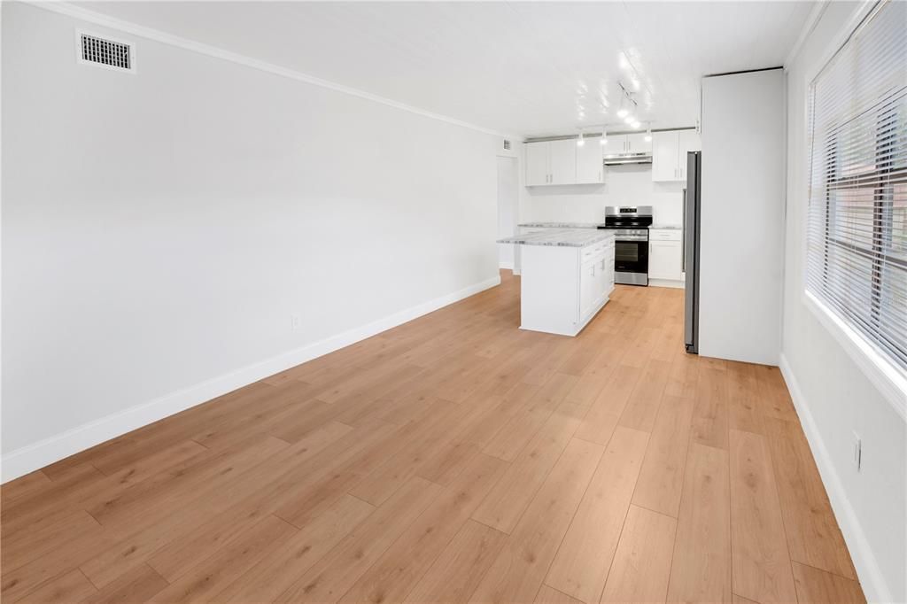 En Venta: $400,000 (4 camas, 2 baños, 1288 Pies cuadrados)
