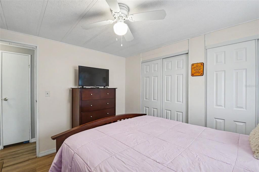 For Sale: $155,000 (2 beds, 2 baths, 1104 Square Feet)