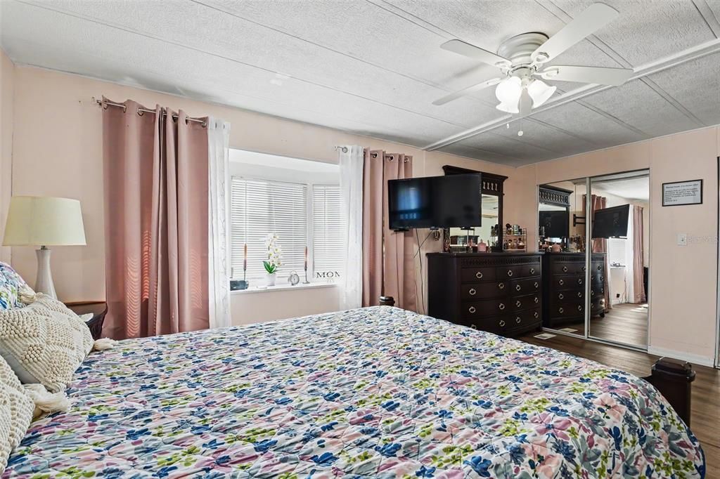 For Sale: $155,000 (2 beds, 2 baths, 1104 Square Feet)