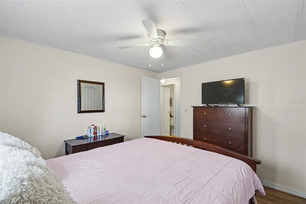 For Sale: $155,000 (2 beds, 2 baths, 1104 Square Feet)
