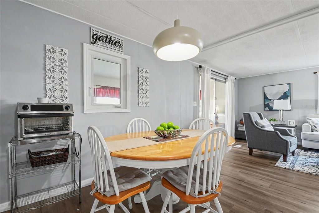 For Sale: $155,000 (2 beds, 2 baths, 1104 Square Feet)
