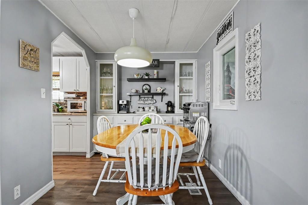 For Sale: $155,000 (2 beds, 2 baths, 1104 Square Feet)