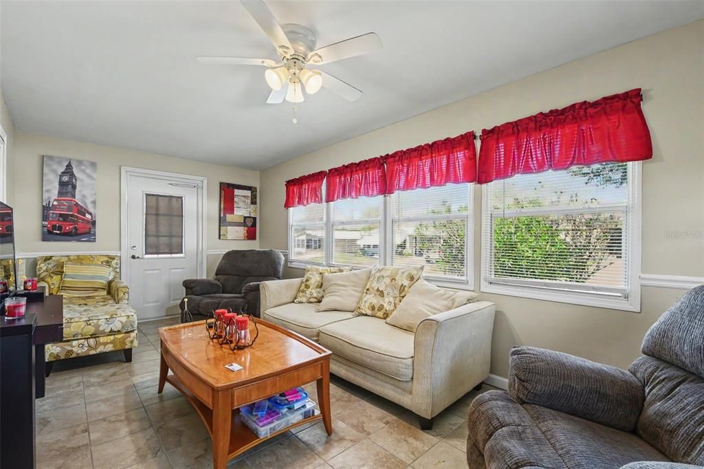 For Sale: $155,000 (2 beds, 2 baths, 1104 Square Feet)