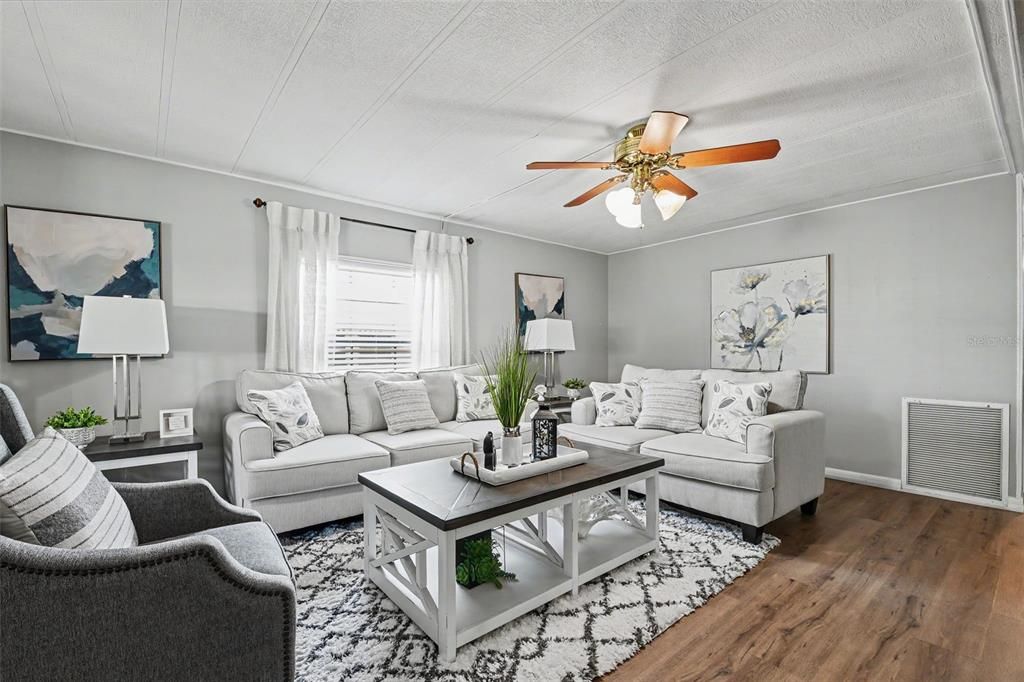 For Sale: $155,000 (2 beds, 2 baths, 1104 Square Feet)