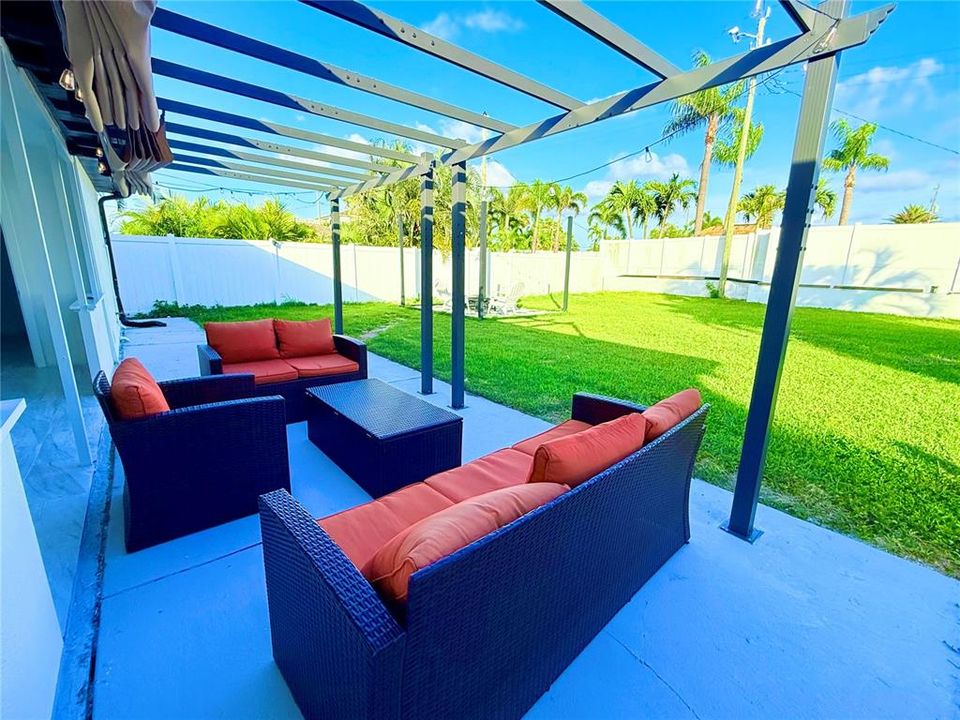 На продажу: $895,000 (4 спален, 2 ванн, 1950 Квадратных фут)