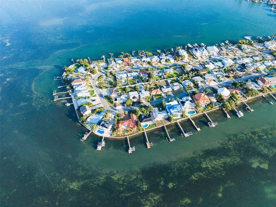 На продажу: $895,000 (4 спален, 2 ванн, 1950 Квадратных фут)