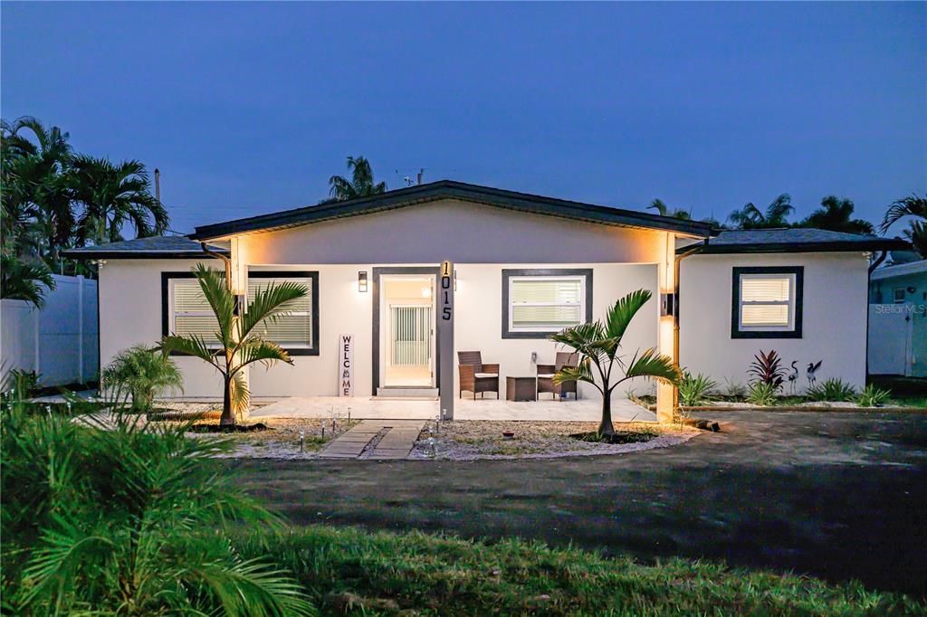 На продажу: $895,000 (4 спален, 2 ванн, 1950 Квадратных фут)