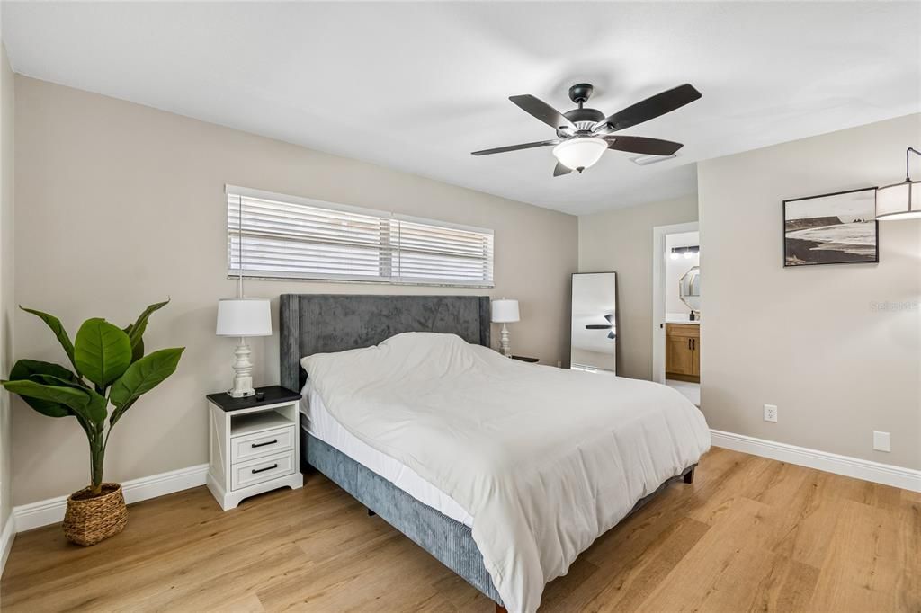 En Venta: $739,900 (4 camas, 2 baños, 1930 Pies cuadrados)
