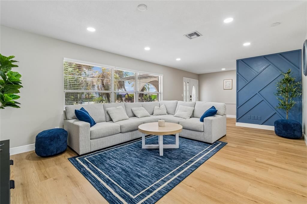 En Venta: $739,900 (4 camas, 2 baños, 1930 Pies cuadrados)