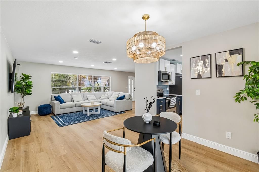 En Venta: $739,900 (4 camas, 2 baños, 1930 Pies cuadrados)