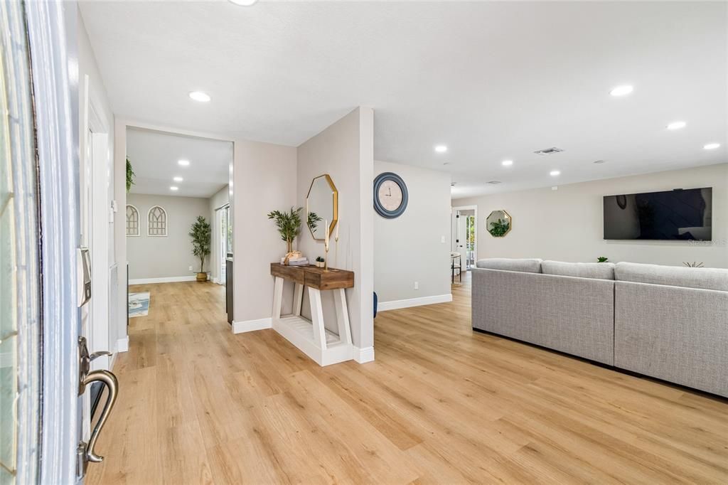 En Venta: $739,900 (4 camas, 2 baños, 1930 Pies cuadrados)
