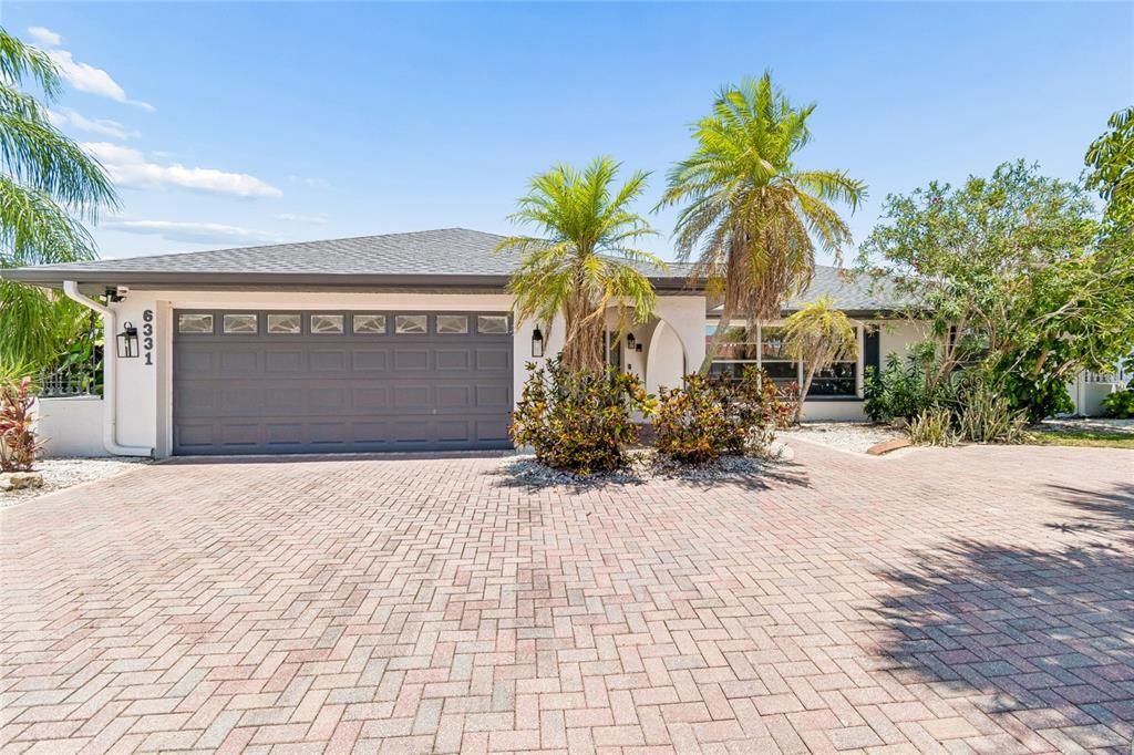 En Venta: $739,900 (4 camas, 2 baños, 1930 Pies cuadrados)