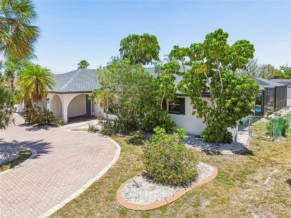 En Venta: $739,900 (4 camas, 2 baños, 1930 Pies cuadrados)