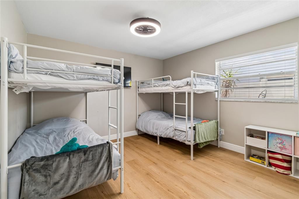 En Venta: $739,900 (4 camas, 2 baños, 1930 Pies cuadrados)