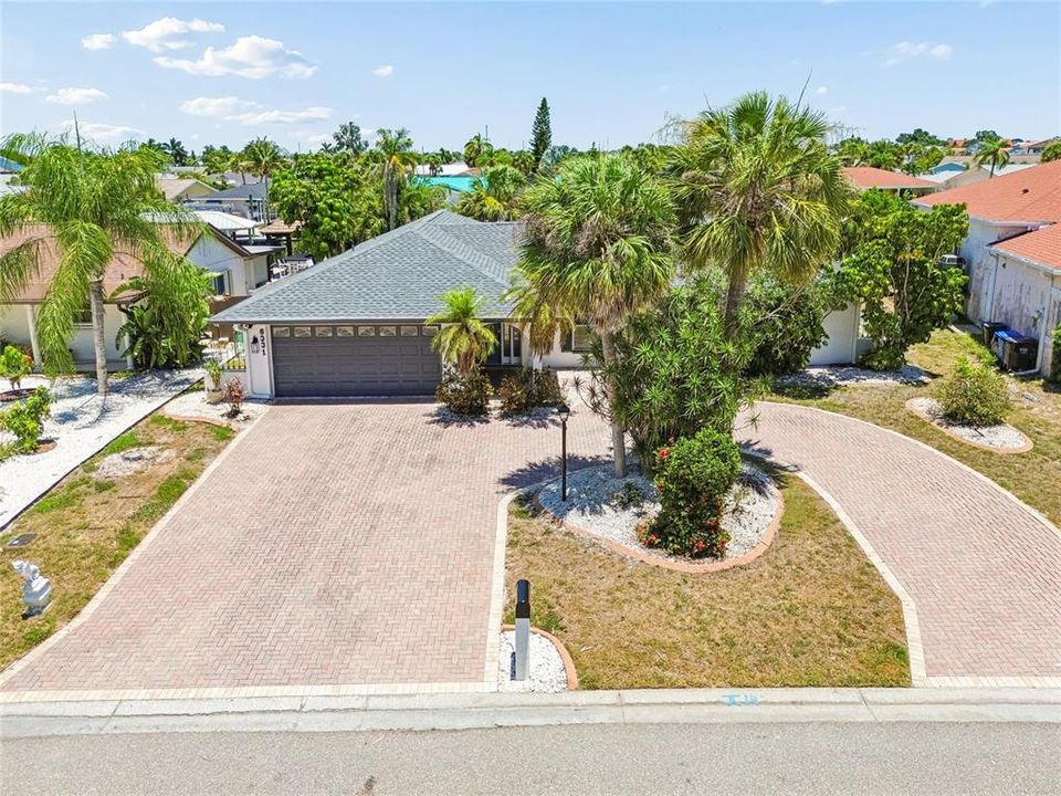 En Venta: $739,900 (4 camas, 2 baños, 1930 Pies cuadrados)