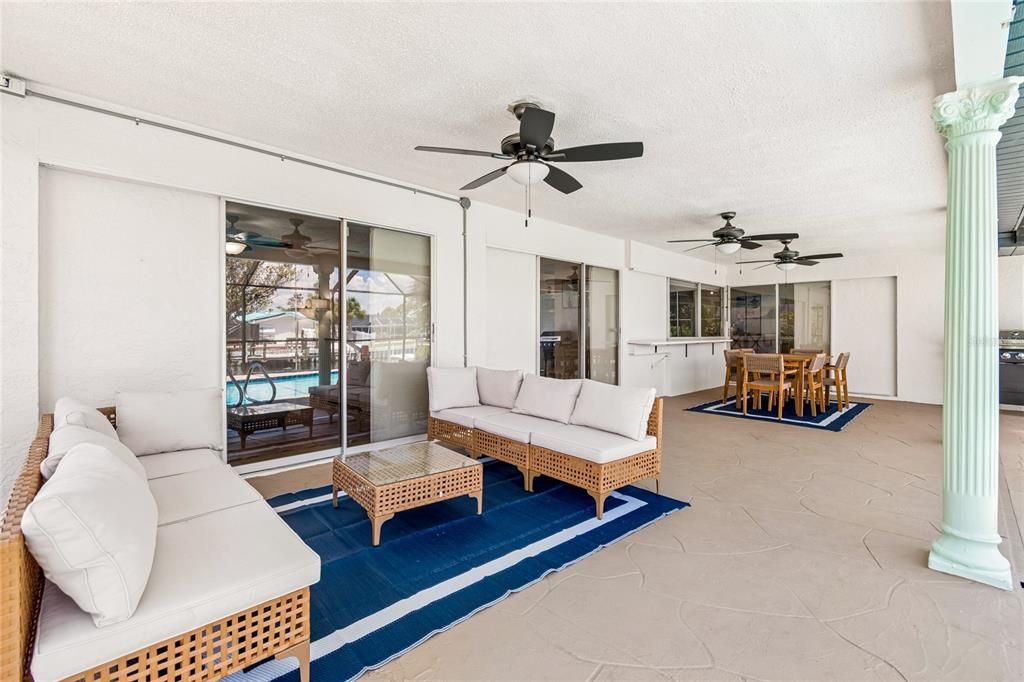 En Venta: $739,900 (4 camas, 2 baños, 1930 Pies cuadrados)