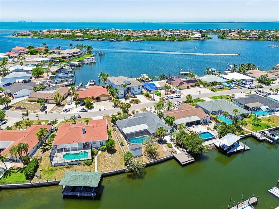 En Venta: $739,900 (4 camas, 2 baños, 1930 Pies cuadrados)