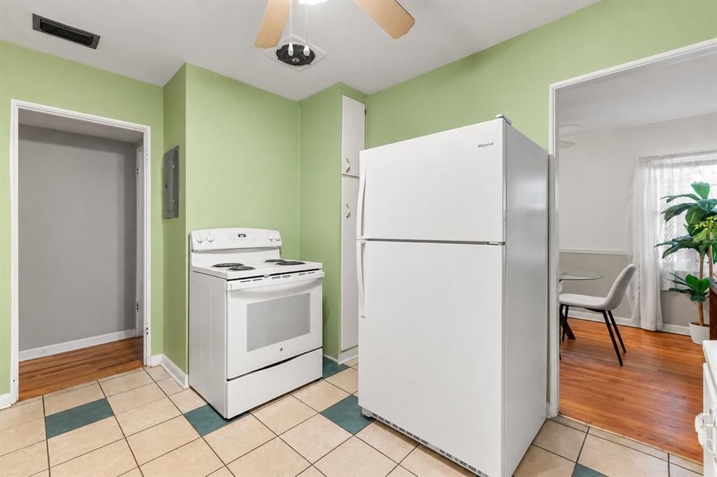 Activo con contrato: $399,000 (3 camas, 2 baños, 1523 Pies cuadrados)