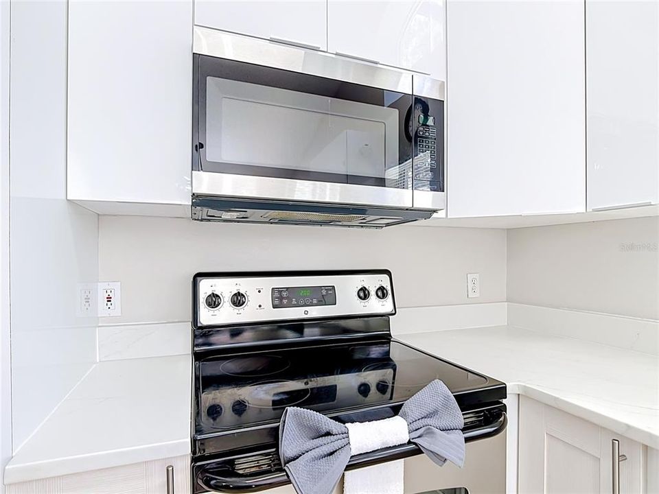 На продажу: $339,900 (3 спален, 2 ванн, 1130 Квадратных фут)