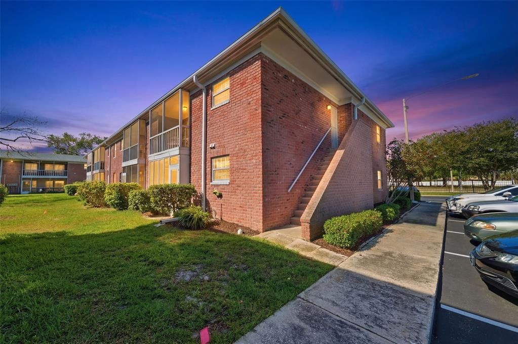 For Rent: $2,200 (2 beds, 2 baths, 1075 Square Feet)