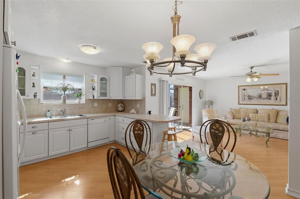 For Rent: $2,200 (2 beds, 2 baths, 1075 Square Feet)