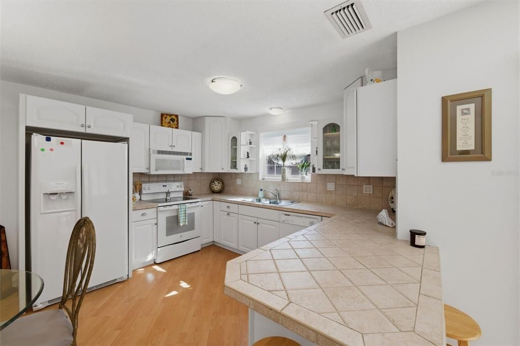 For Rent: $2,200 (2 beds, 2 baths, 1075 Square Feet)