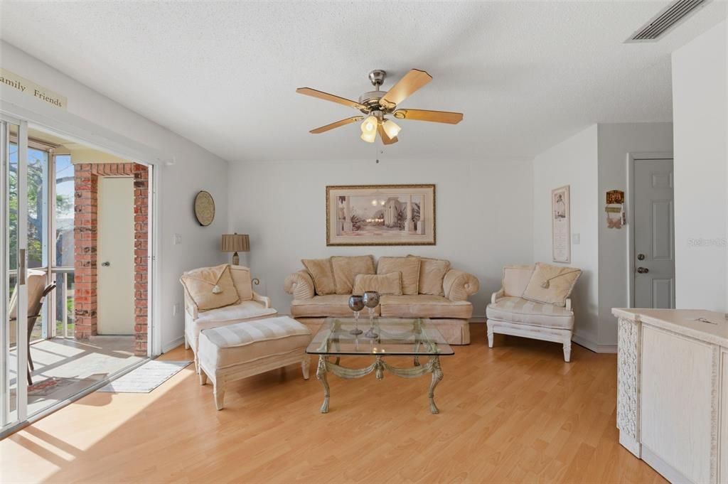 For Rent: $2,200 (2 beds, 2 baths, 1075 Square Feet)