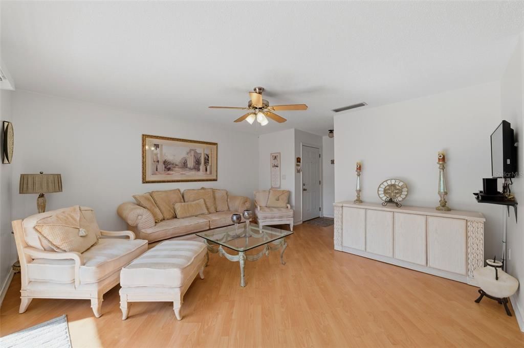 For Rent: $2,200 (2 beds, 2 baths, 1075 Square Feet)
