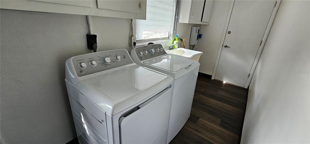 В аренду: $3,497 (3 спален, 2 ванн, 2085 Квадратных фут)