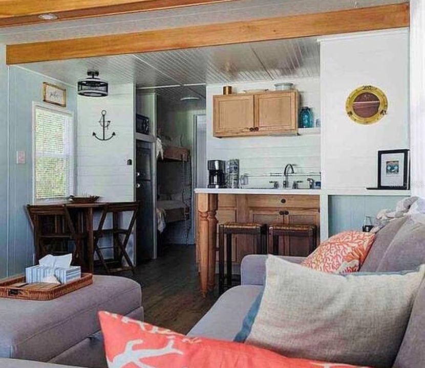 На продажу: $175,000 (2 спален, 1 ванн, 664 Квадратных фут)