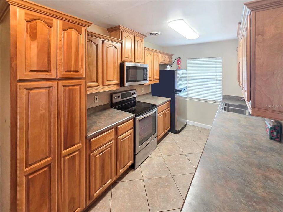 В аренду: $2,395 (3 спален, 1 ванн, 1300 Квадратных фут)