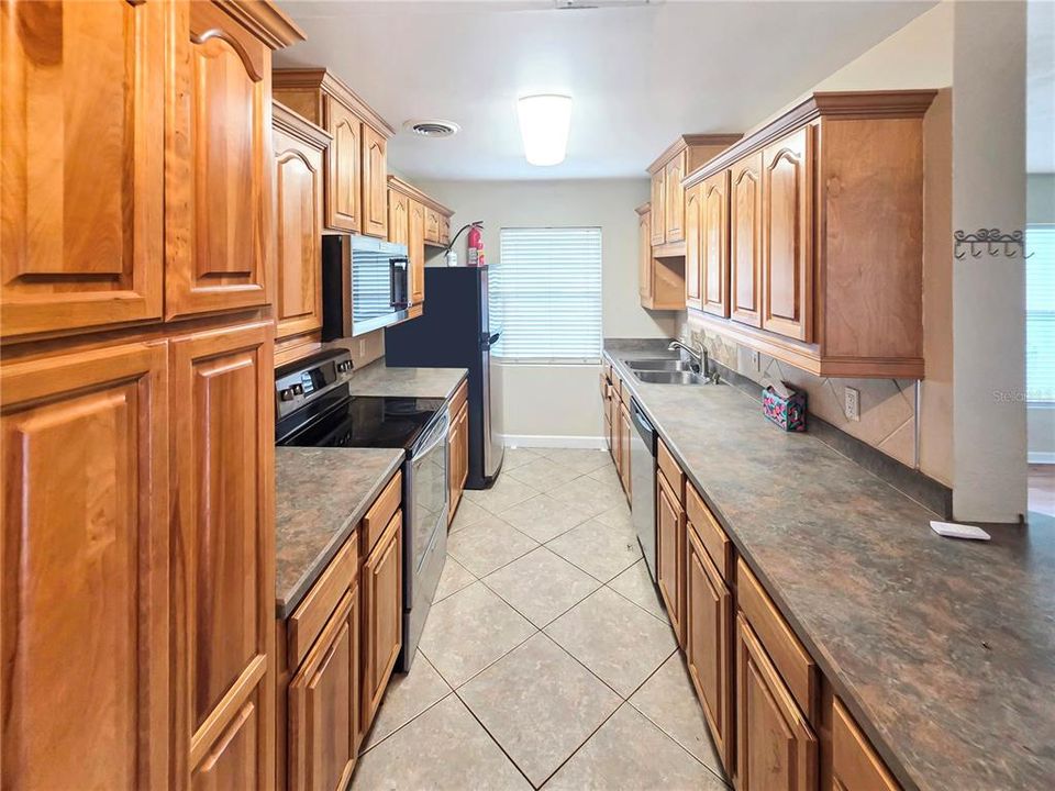 В аренду: $2,395 (3 спален, 1 ванн, 1300 Квадратных фут)