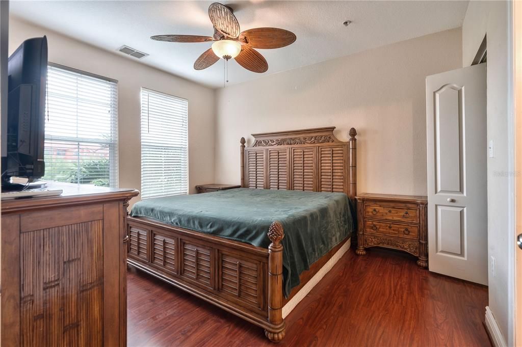 В аренду: $2,350 (2 спален, 2 ванн, 1230 Квадратных фут)