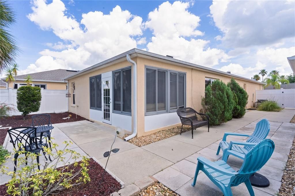 For Rent: $2,200 (2 beds, 2 baths, 1210 Square Feet)