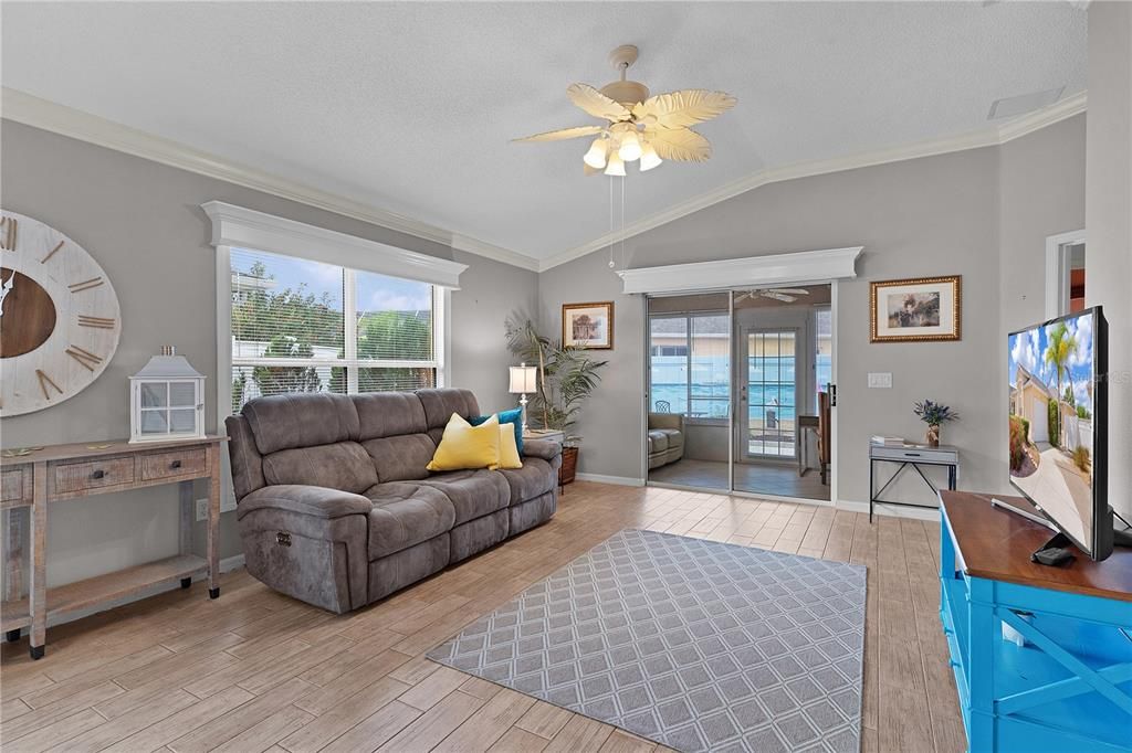 For Rent: $2,200 (2 beds, 2 baths, 1210 Square Feet)