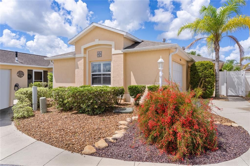 For Rent: $2,200 (2 beds, 2 baths, 1210 Square Feet)