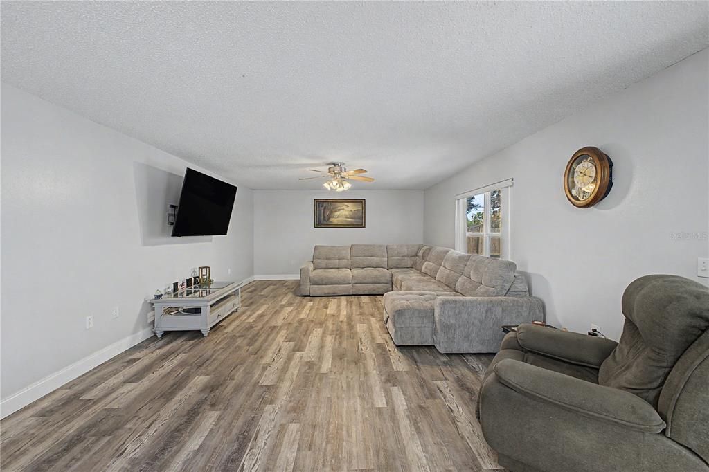 For Sale: $399,000 (4 beds, 2 baths, 2356 Square Feet)
