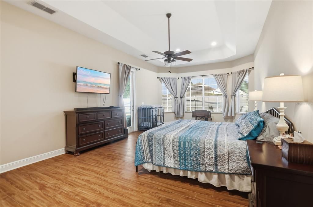 For Sale: $725,000 (5 beds, 4 baths, 3435 Square Feet)
