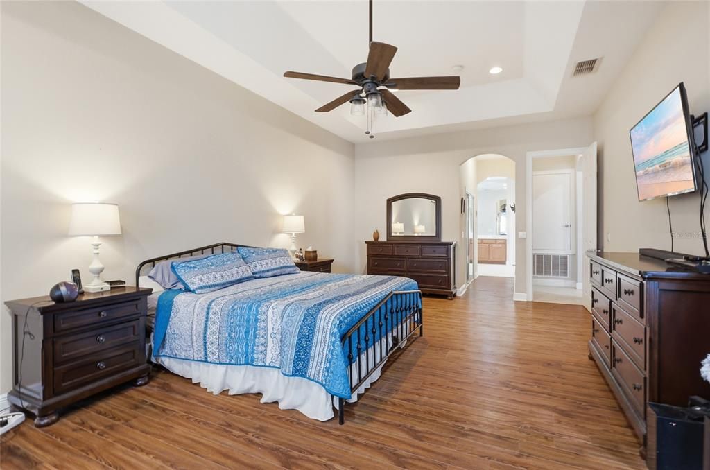 For Sale: $725,000 (5 beds, 4 baths, 3435 Square Feet)