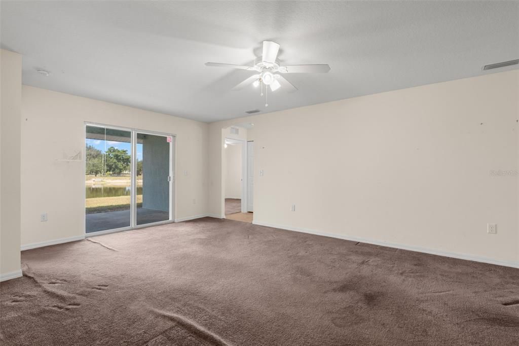 Activo con contrato: $270,000 (3 camas, 2 baños, 1453 Pies cuadrados)